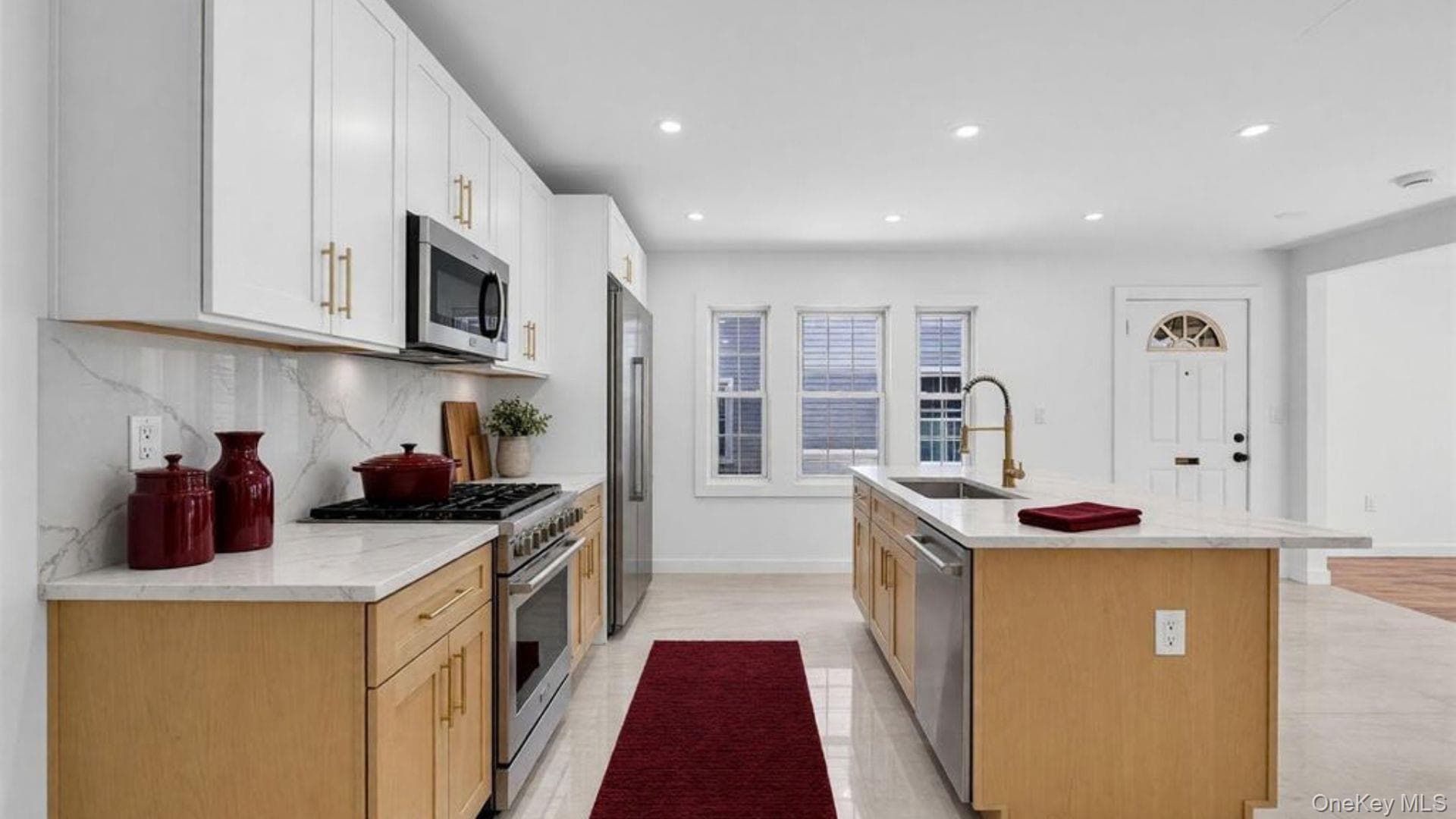 219 E 238th Street thumbnail 4