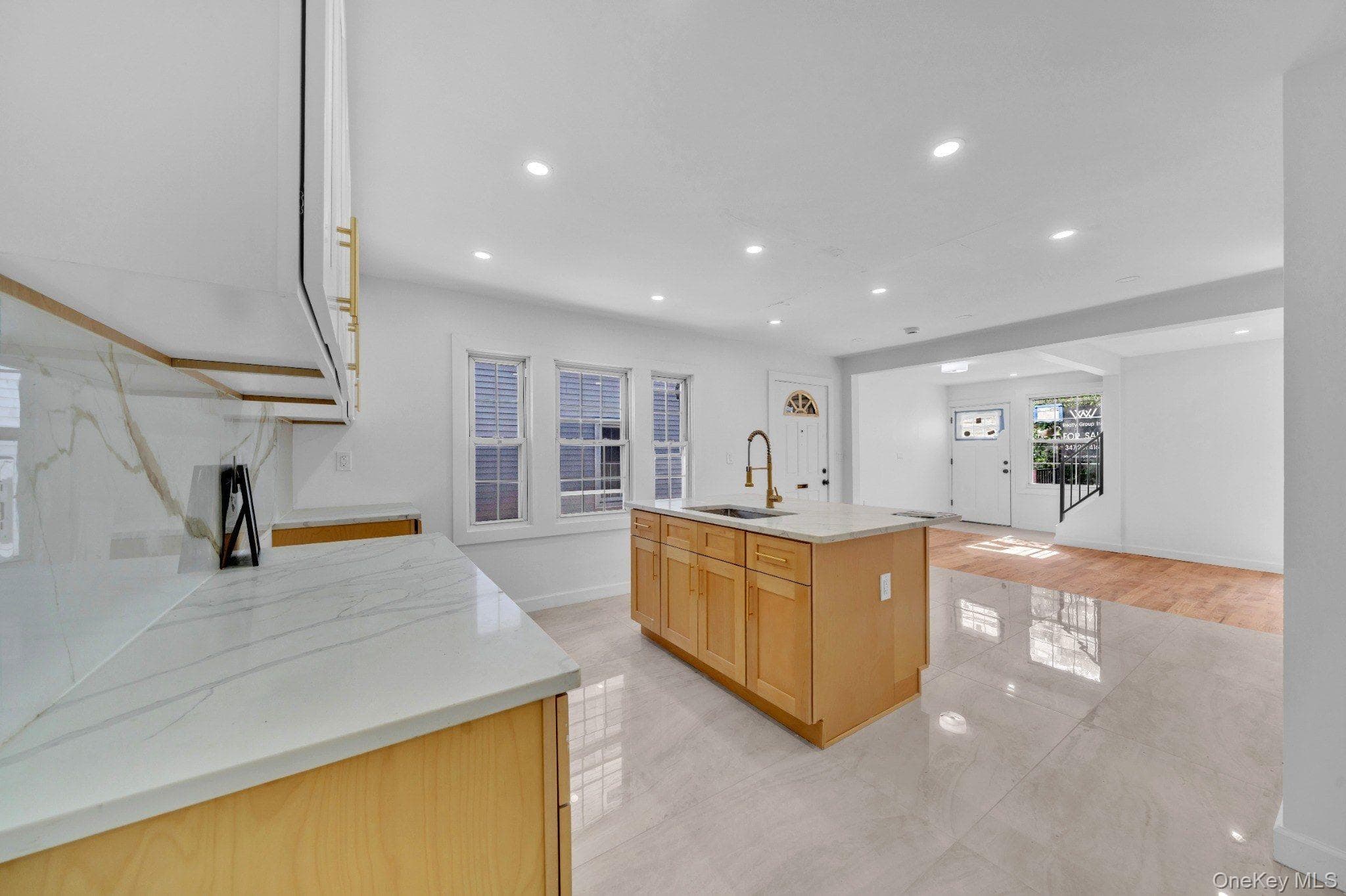 219 E 238th Street thumbnail 17