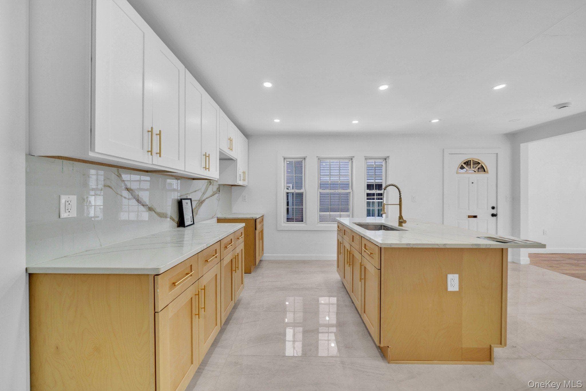 219 E 238th Street thumbnail 16