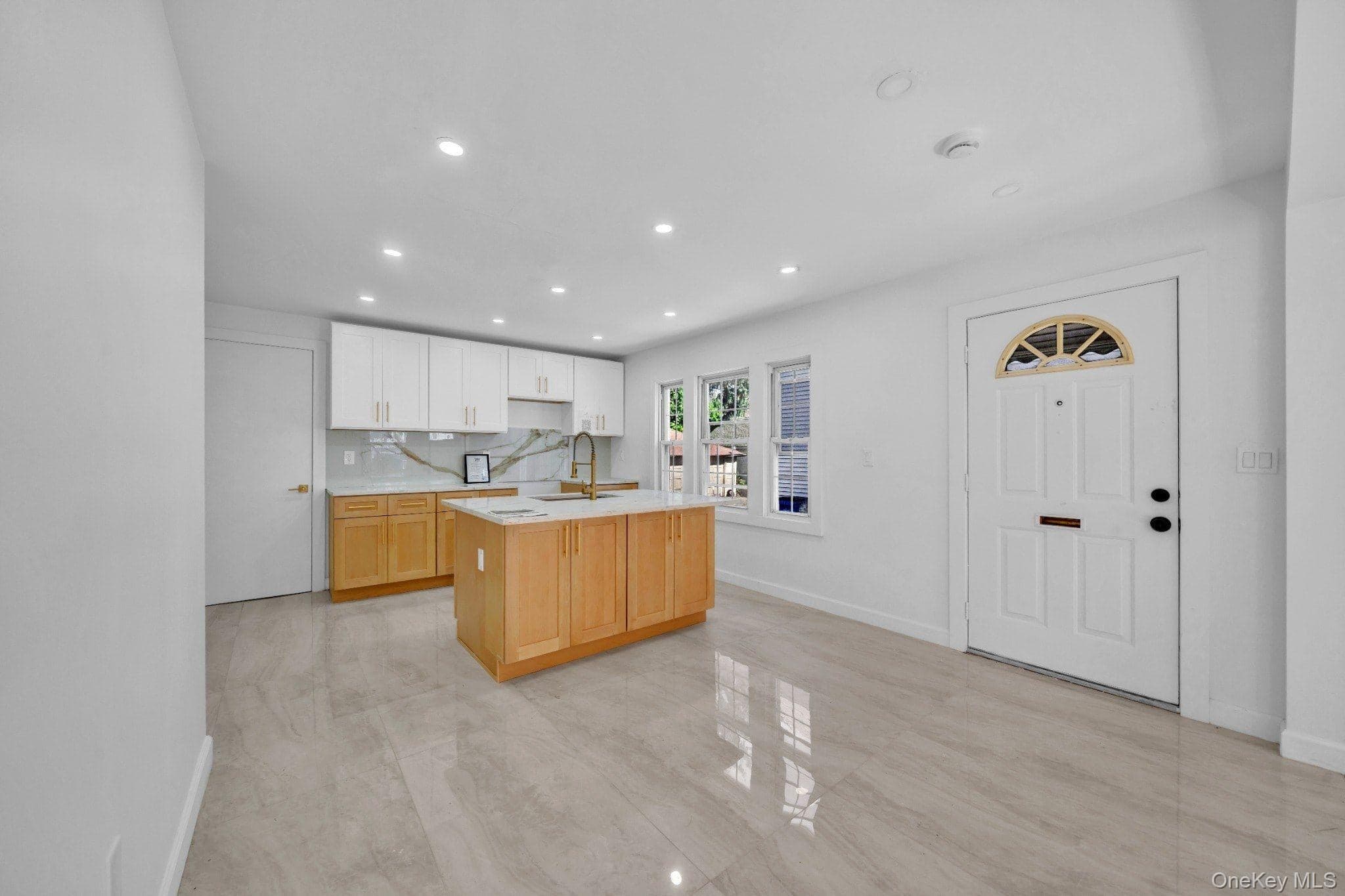 219 E 238th Street thumbnail 13