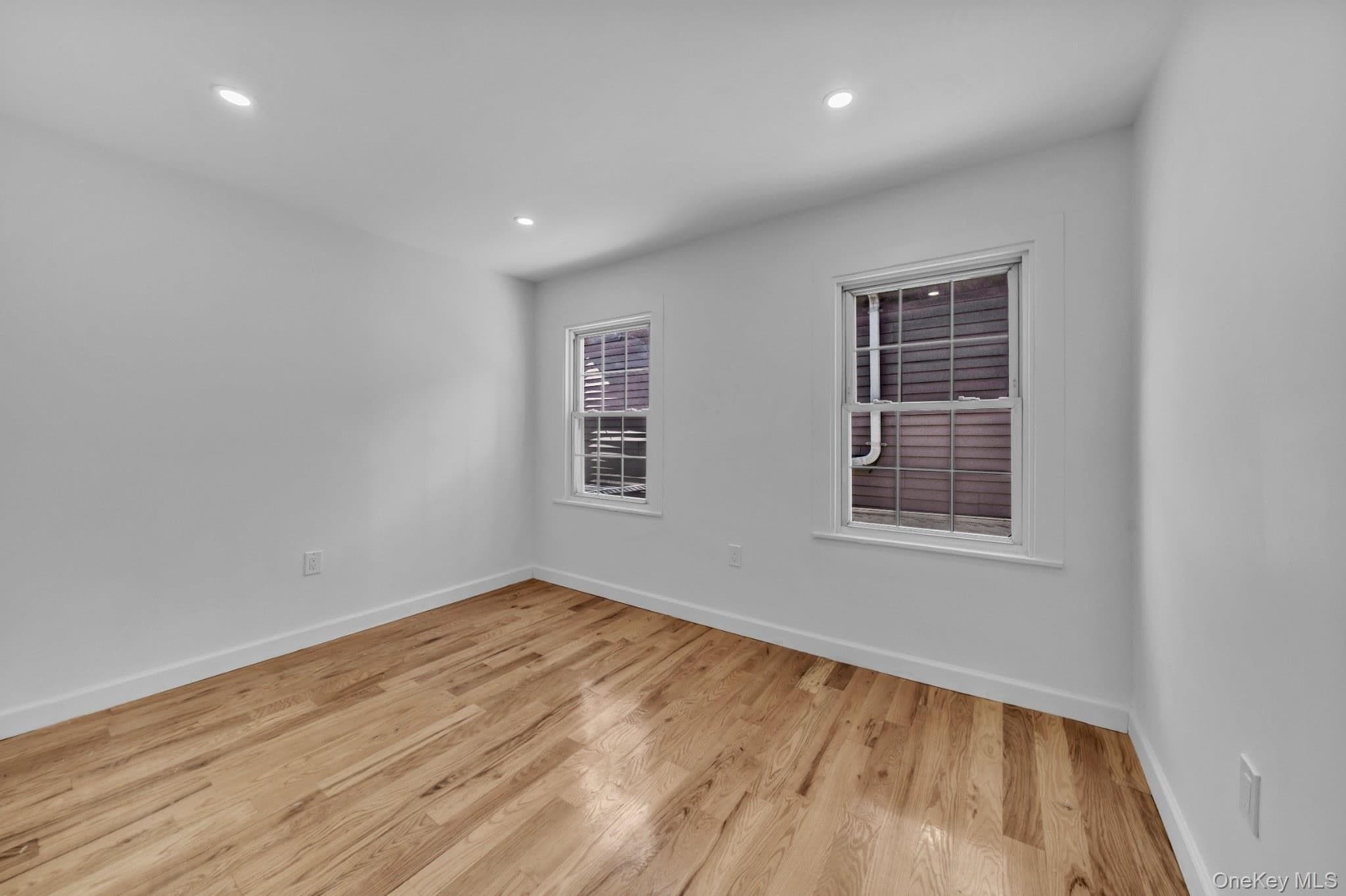 219 E 238th Street thumbnail 23