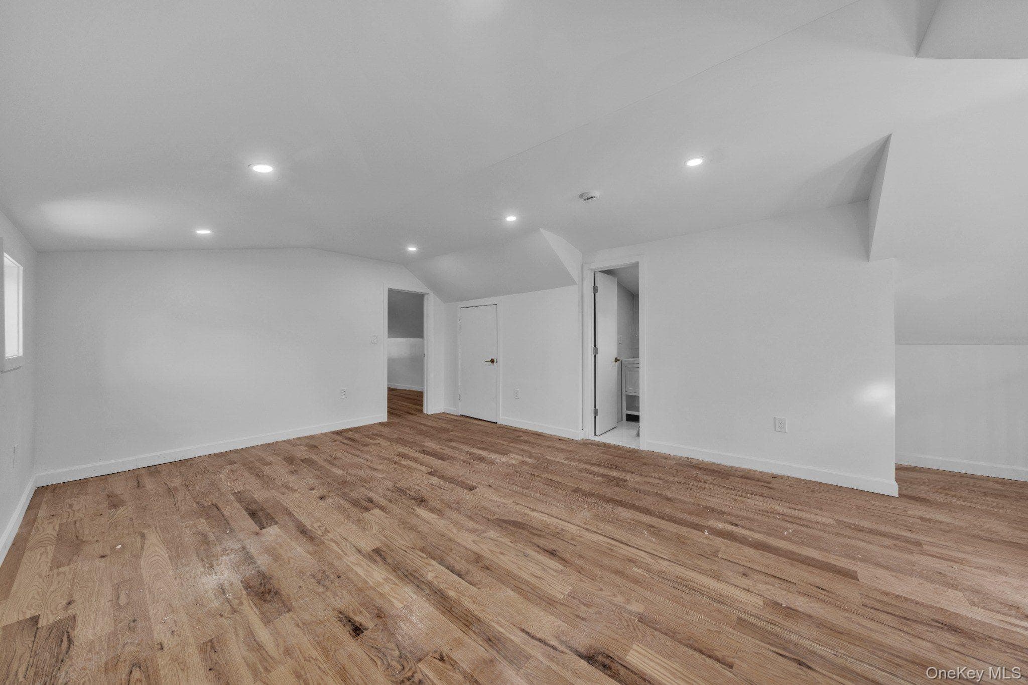 219 E 238th Street thumbnail 11