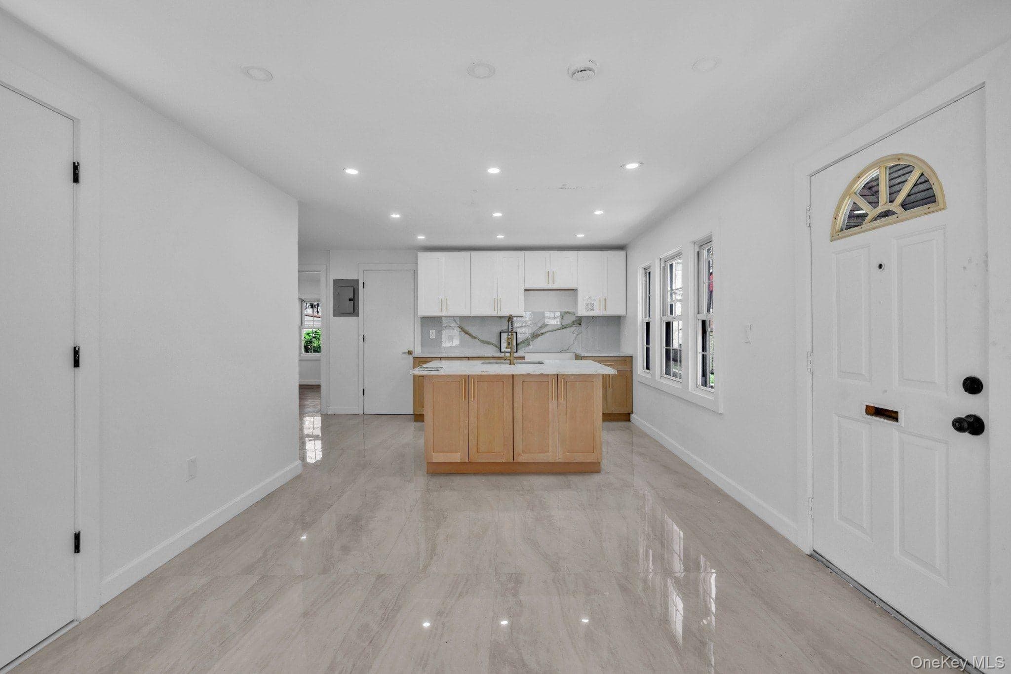 219 E 238th Street thumbnail 14
