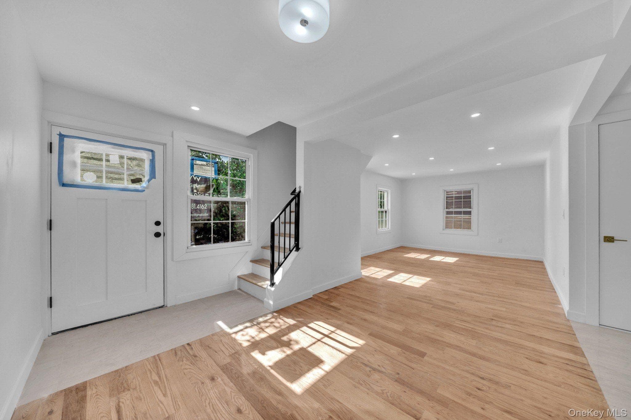 219 E 238th Street thumbnail 9