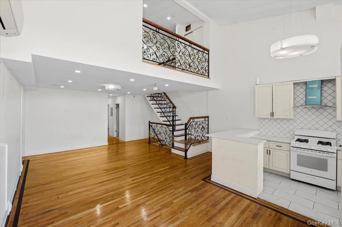 10847 Sutphin Boulevard thumbnail 7