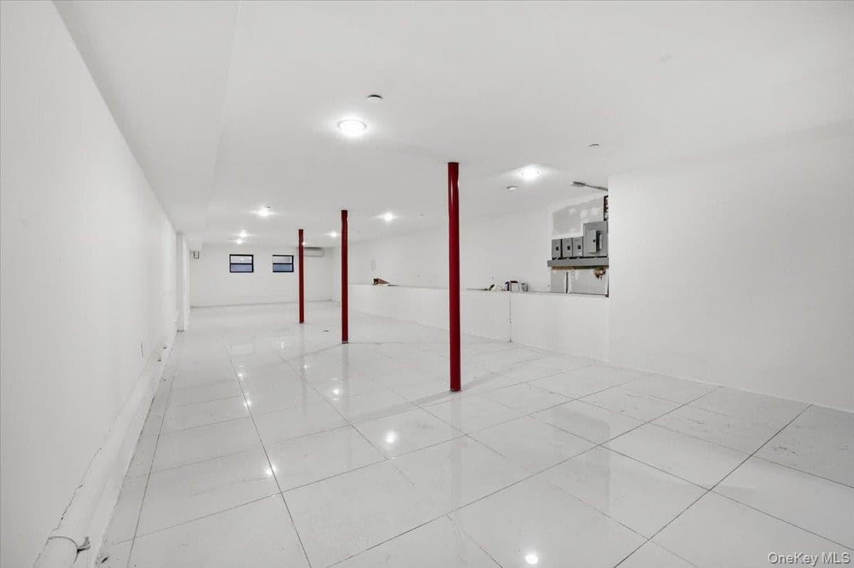 10847 Sutphin Boulevard thumbnail 15