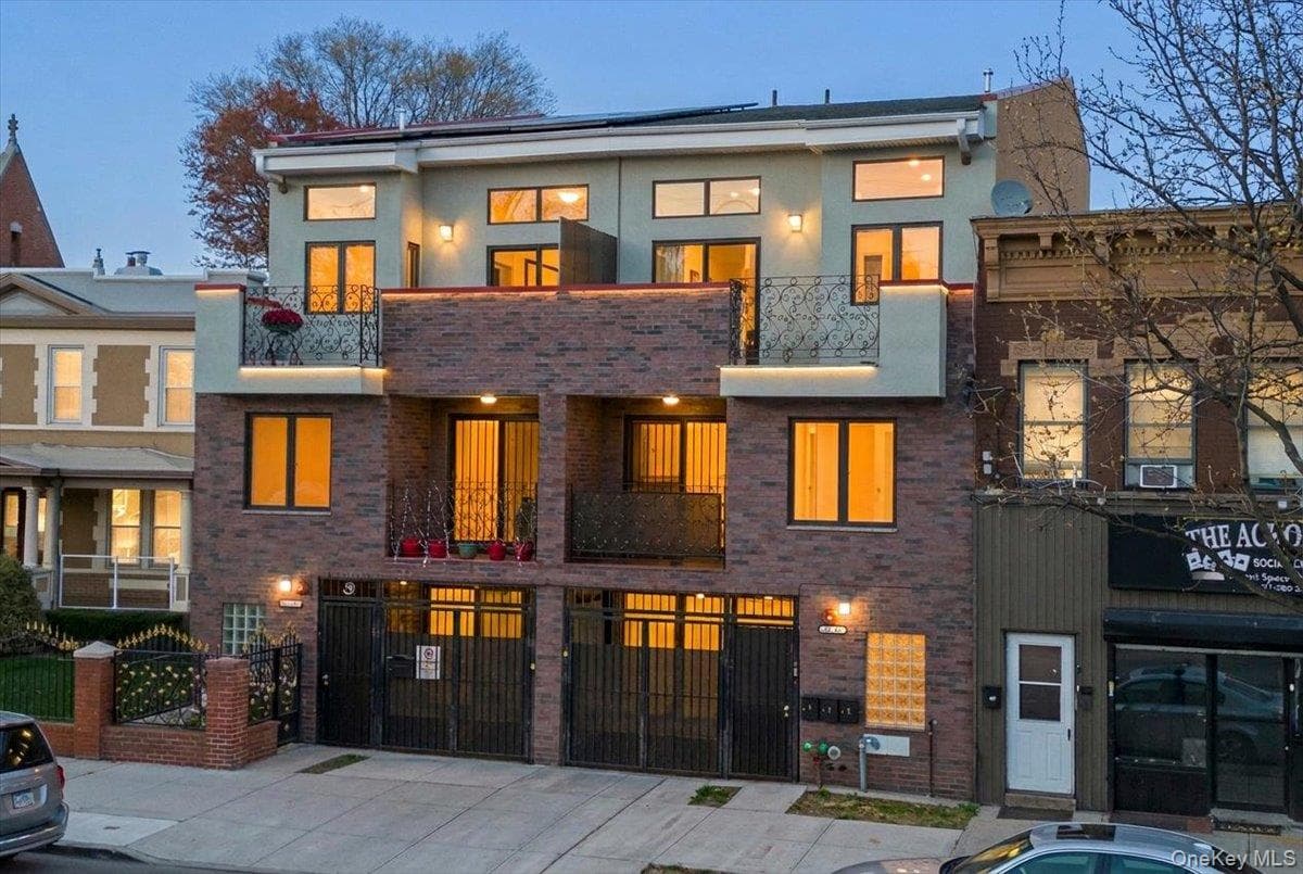 10847 Sutphin Boulevard photo 1