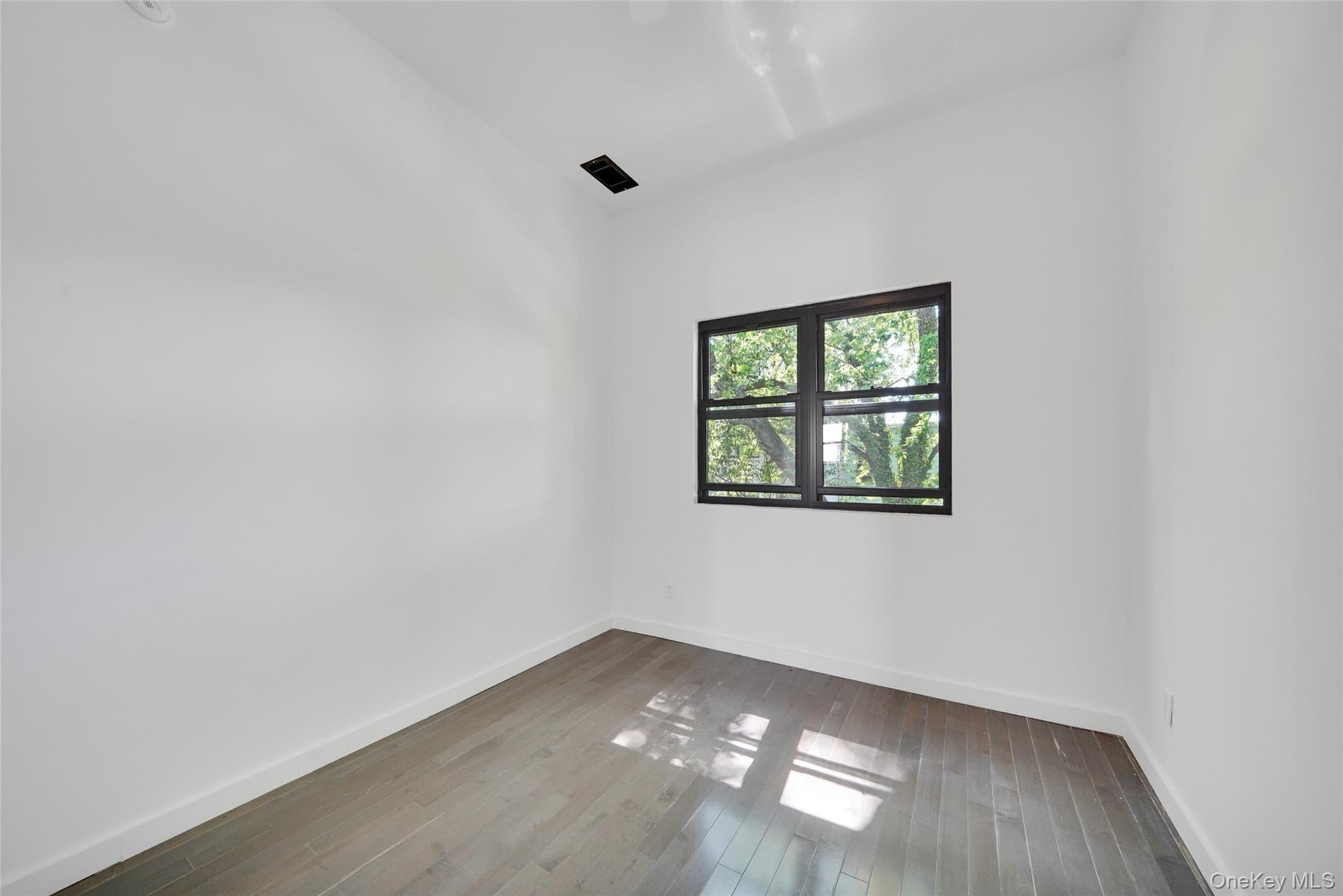 1106 Halsey Street thumbnail 23