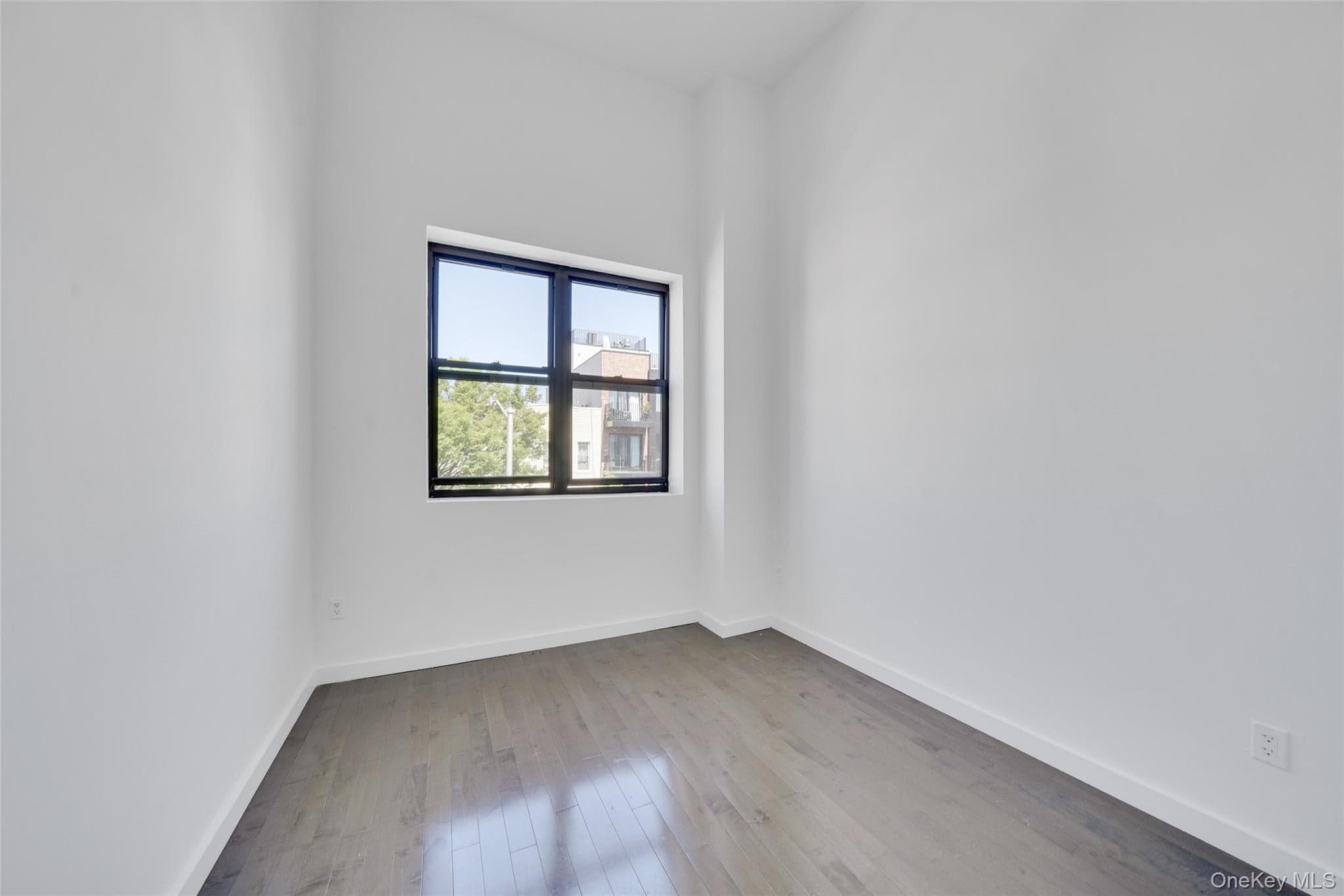 1106 Halsey Street thumbnail 11