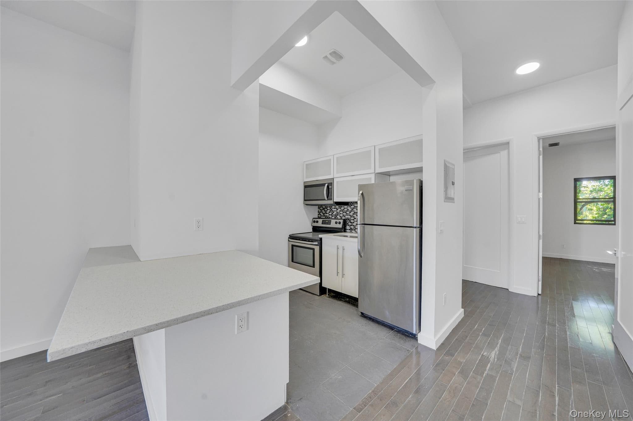 1106 Halsey Street thumbnail 6