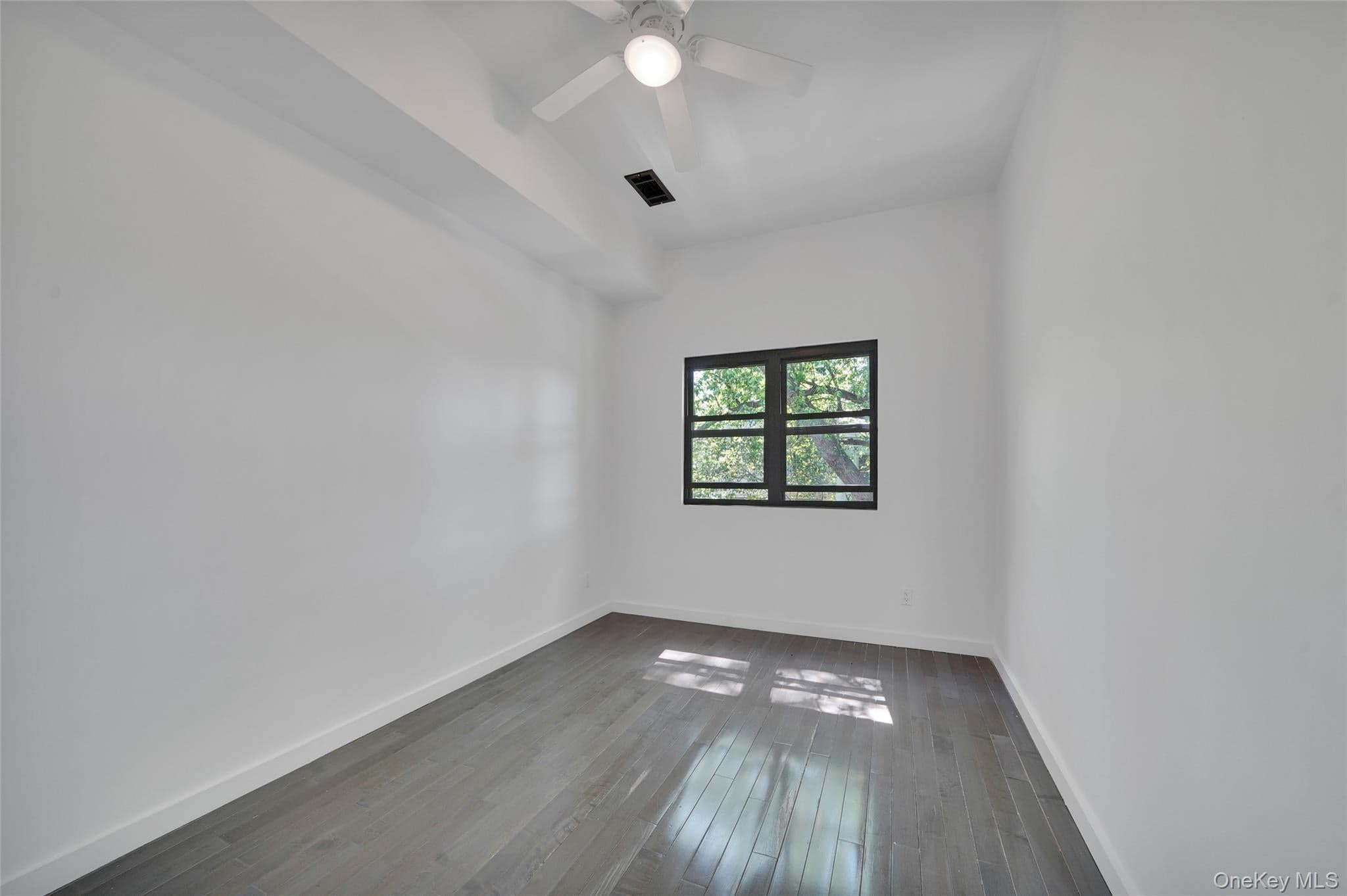 1106 Halsey Street thumbnail 21