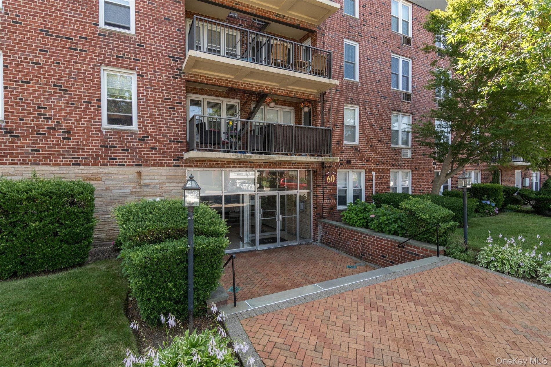 60 Hempstead Avenue Unit: 2C photo 1