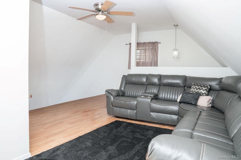 1369 N Clinton Avenue thumbnail 22