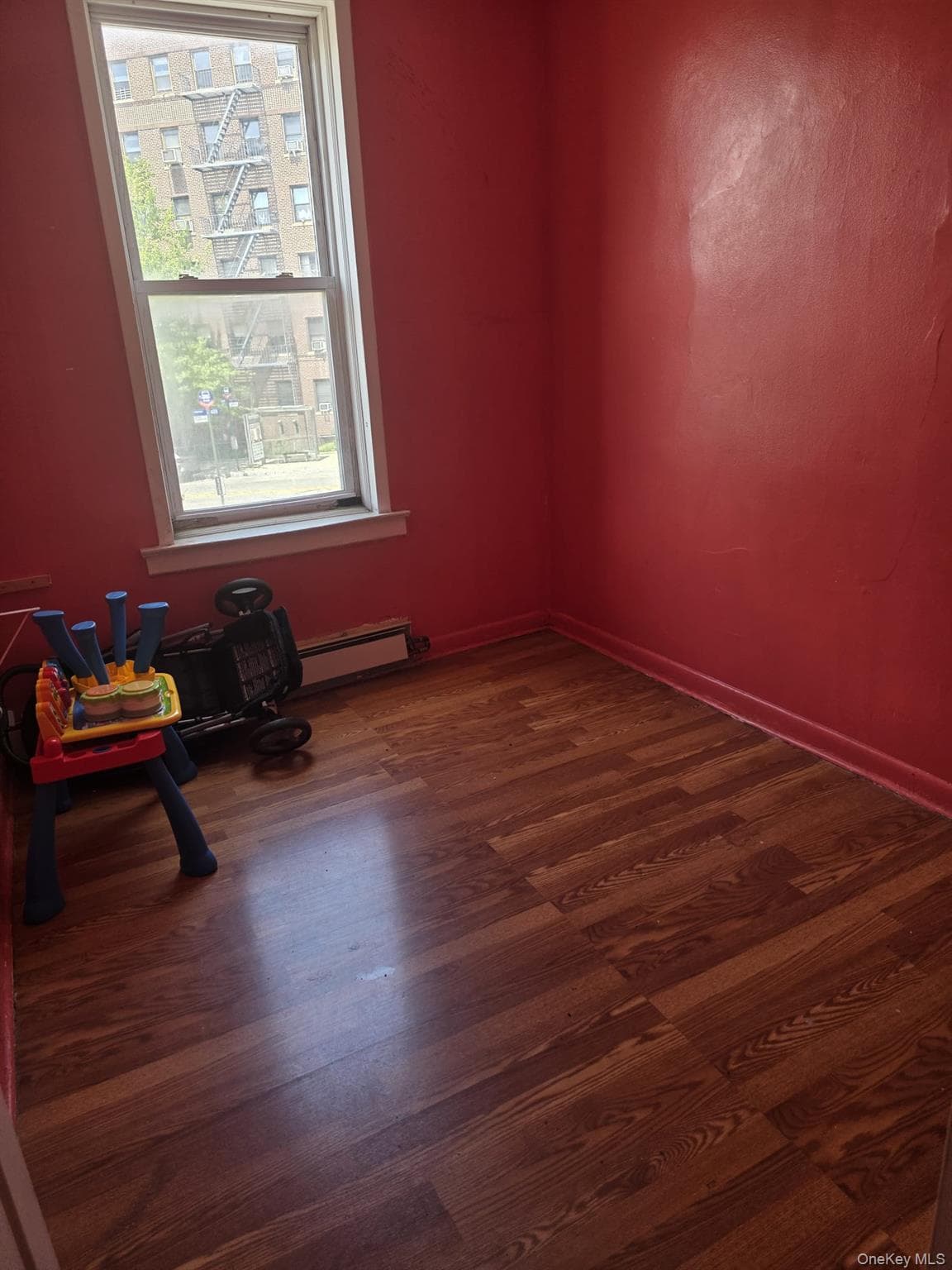 4014 Greenpoint Avenue thumbnail 2