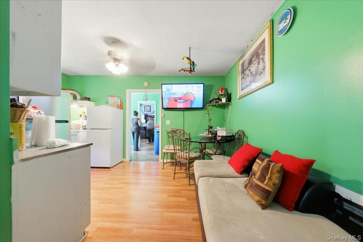 18 E 25th Street thumbnail 17