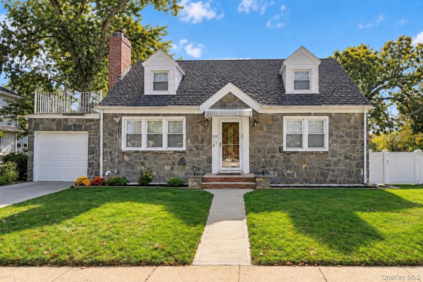 2 Oak Drive, New Hyde Park
