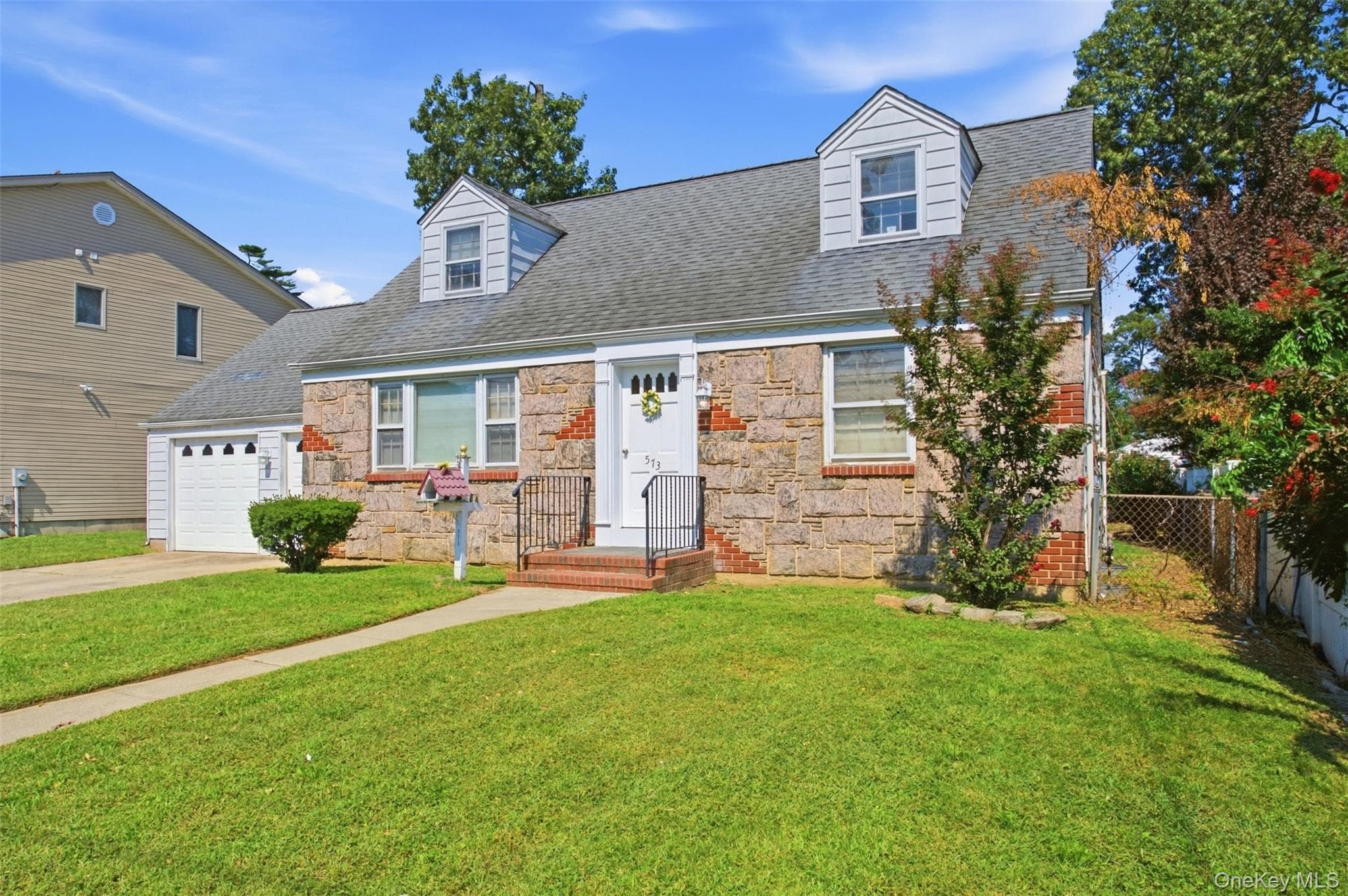573 Grove Place thumbnail 2