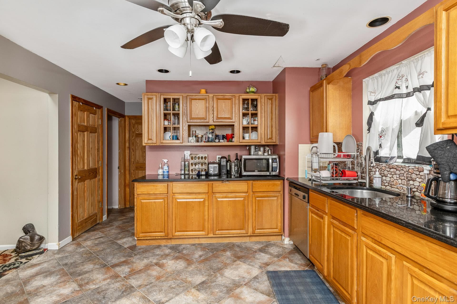 312 Peconic Avenue thumbnail 10