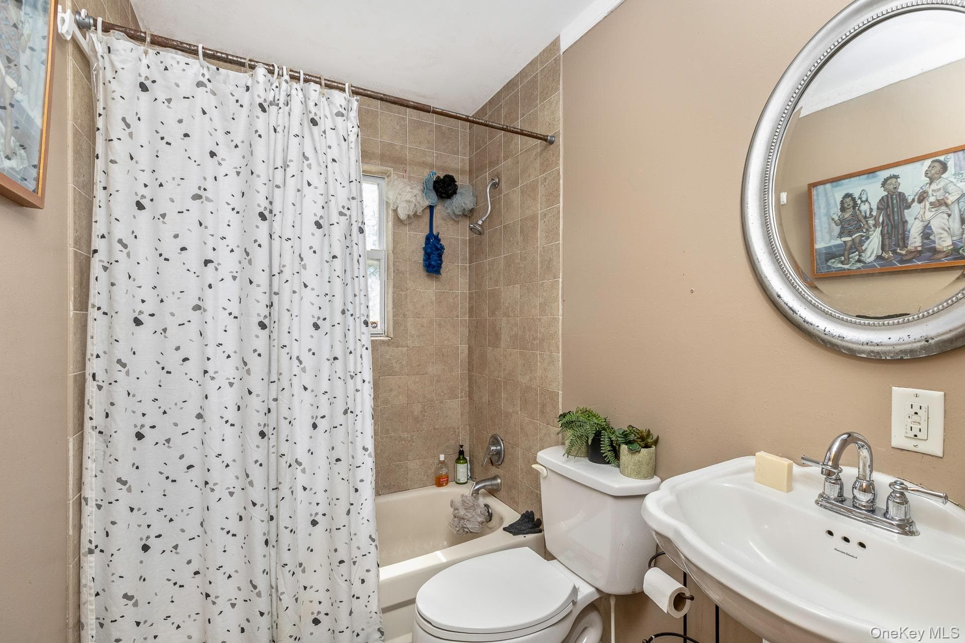 312 Peconic Avenue thumbnail 12