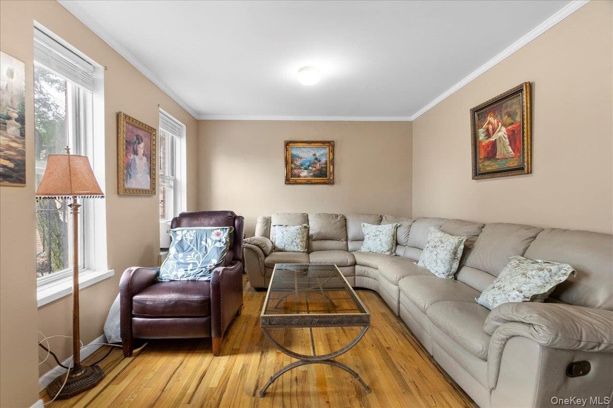 560 E 189th Street thumbnail 9