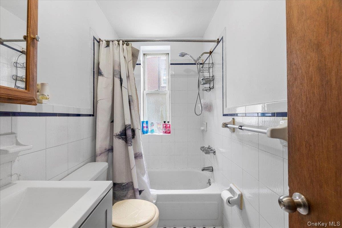 560 E 189th Street thumbnail 7