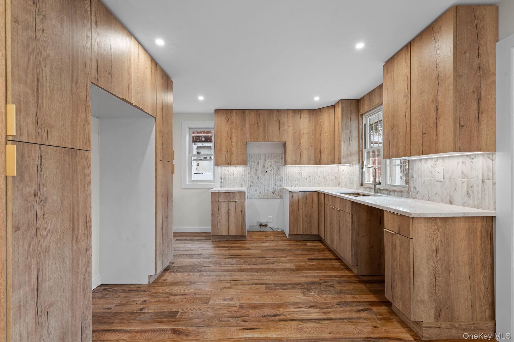 18704 Williamson Avenue thumbnail 2