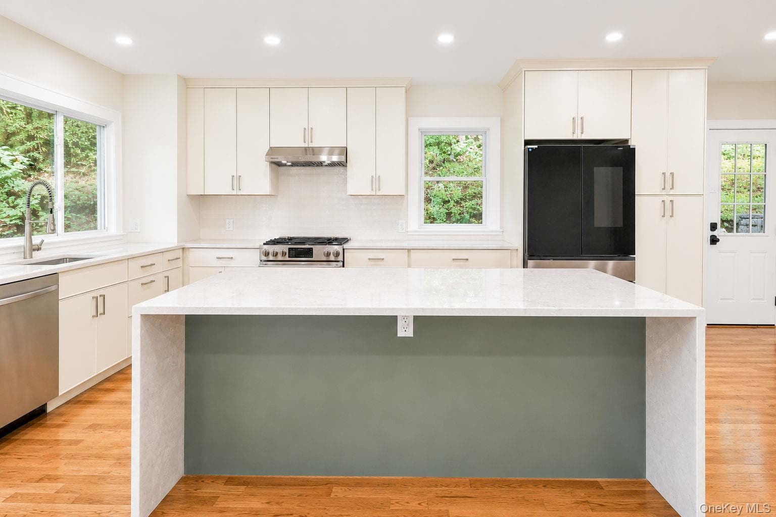 345 Hudson Terrace thumbnail 12