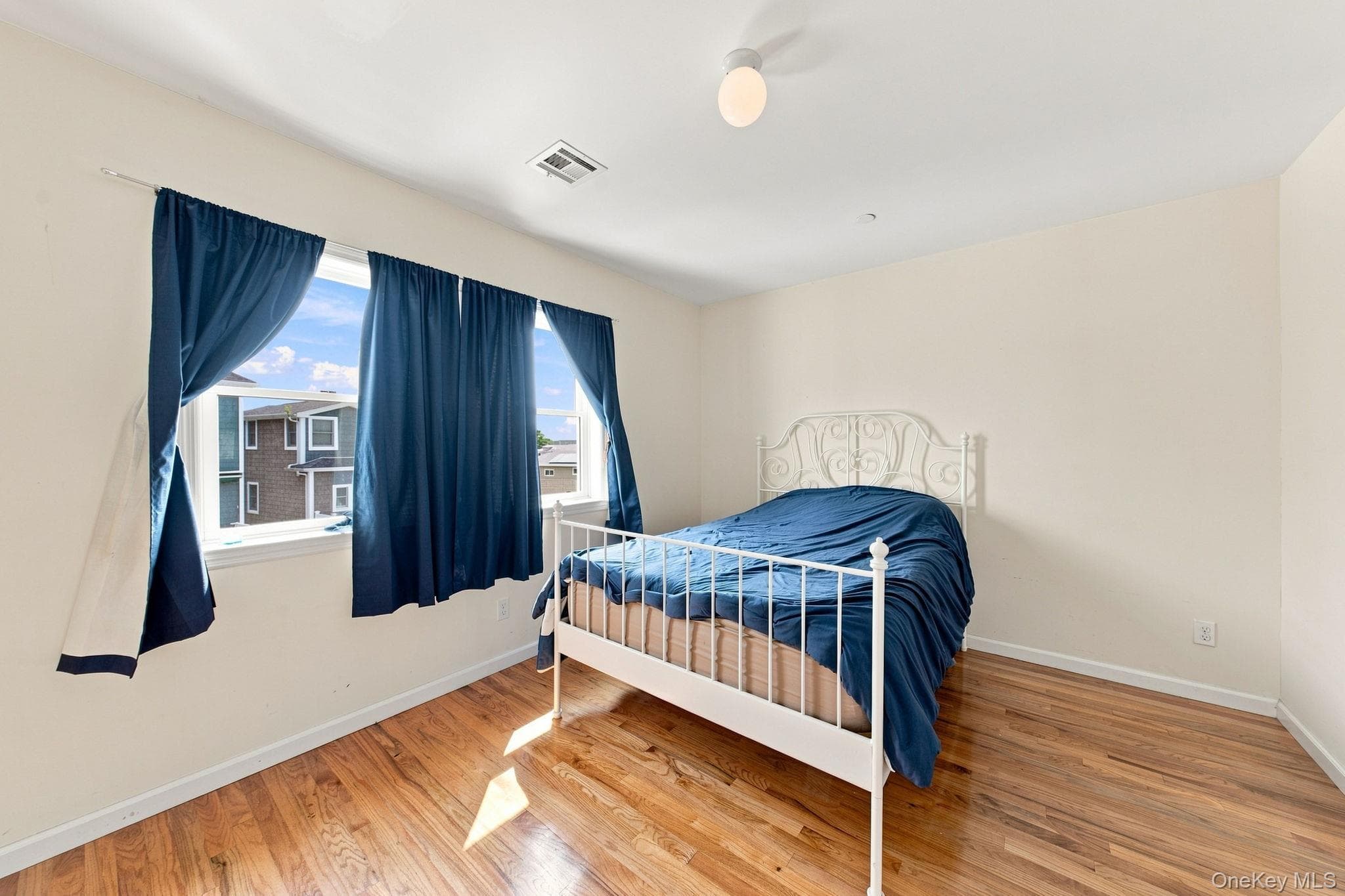 120 E 6th Road thumbnail 8