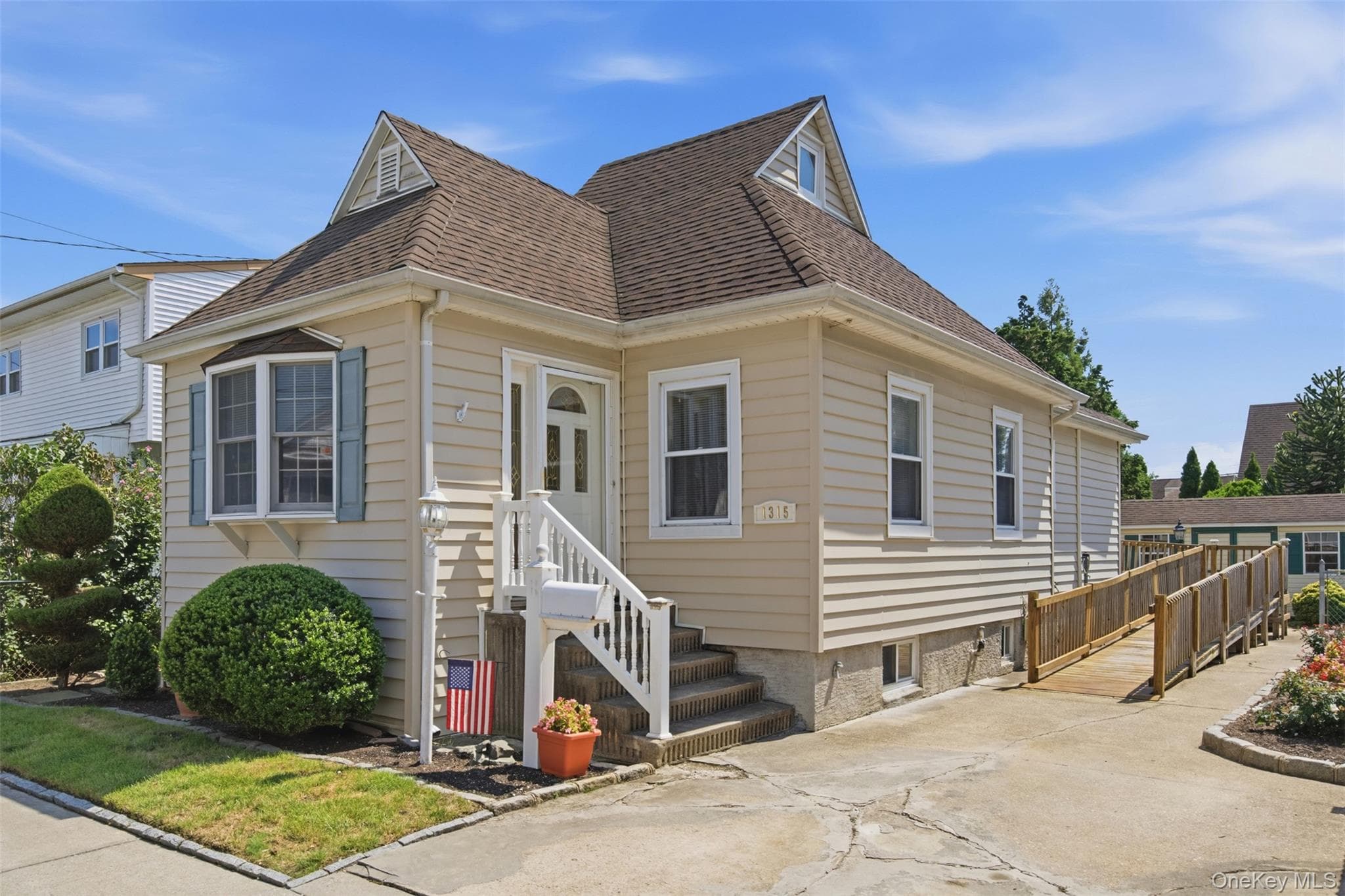 1315 Scimitar Avenue, Elmont