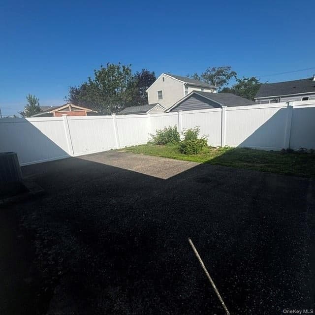 66 E Neptune Avenue thumbnail 5
