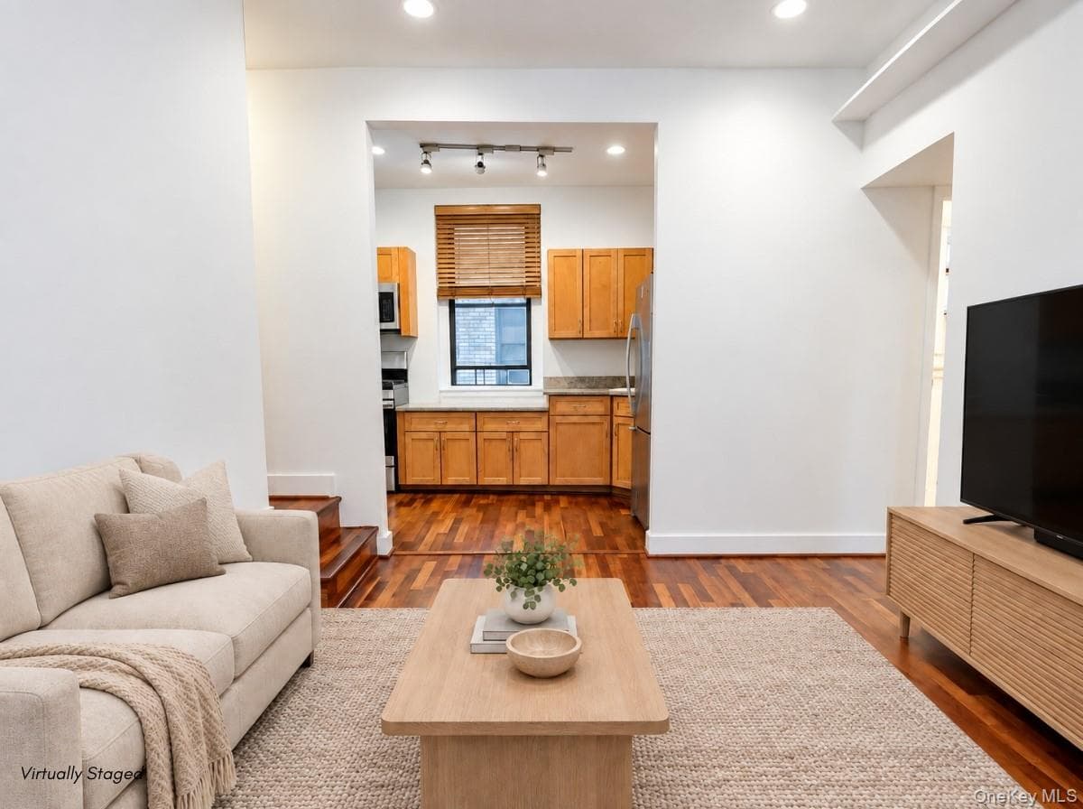 21-28 35 Street Unit: 1G, Astoria
