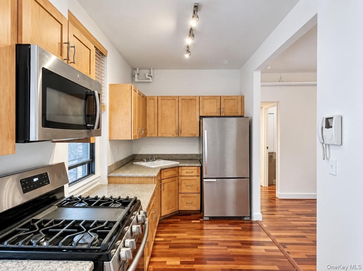 21-28 35 Street Unit: 1G thumbnail 8