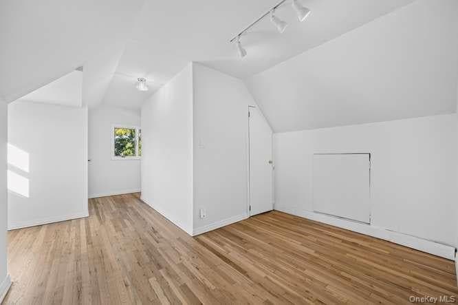 484 Croyden Road thumbnail 16