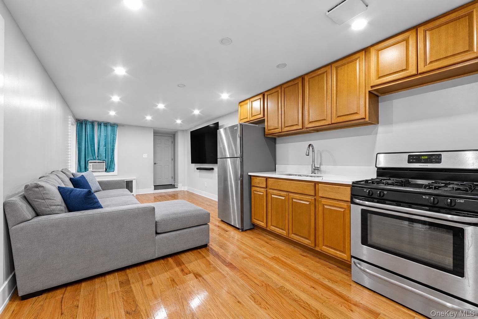 2421 Dean Street thumbnail 6