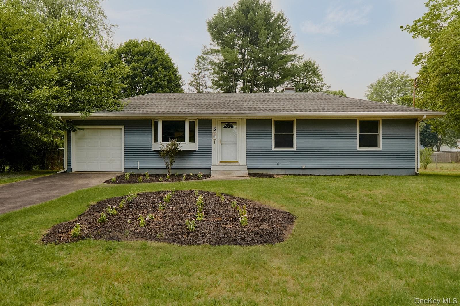 5 Orchard Street, Rhinebeck