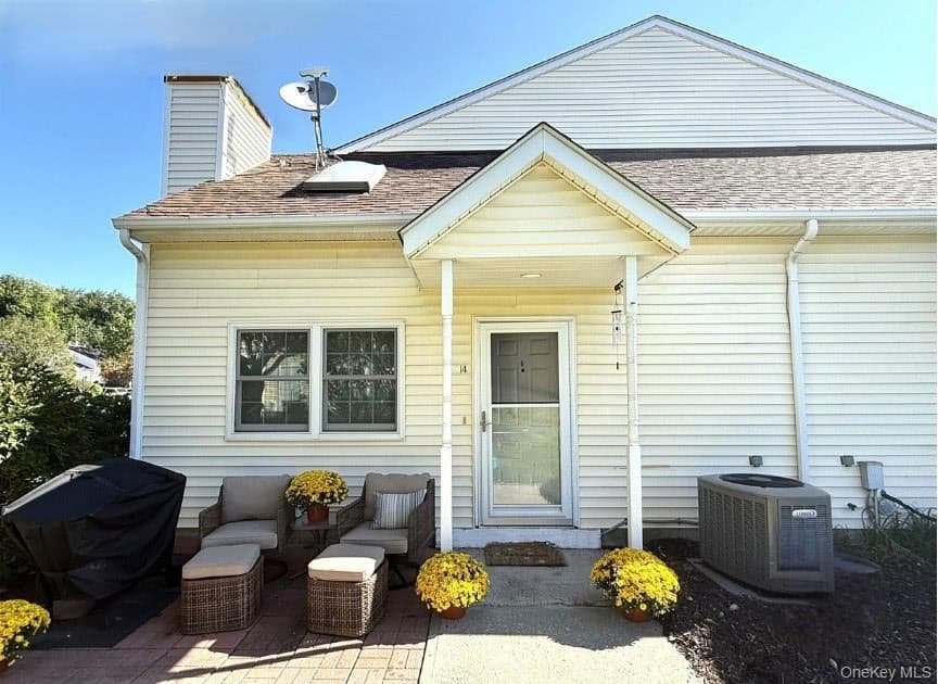 14 Brick Pond Road, Middletown