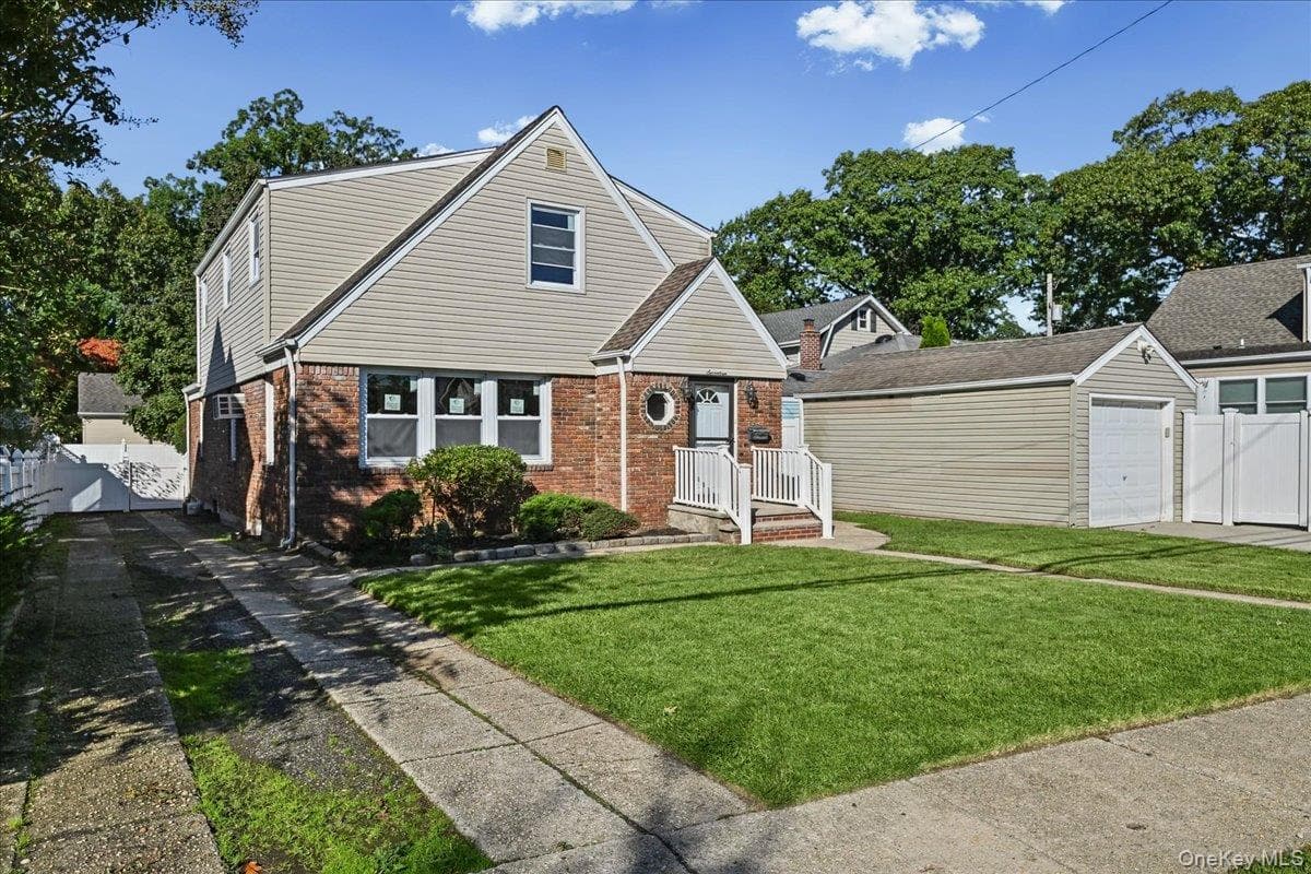 17 President Street, Lynbrook