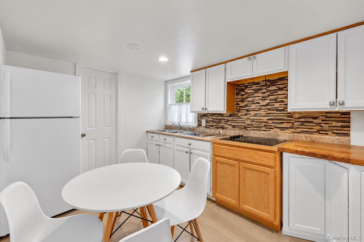 45 Matthews Avenue thumbnail 7
