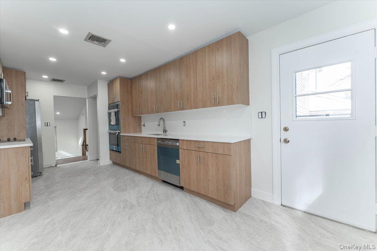 1066 Cedarhurst Street thumbnail 6