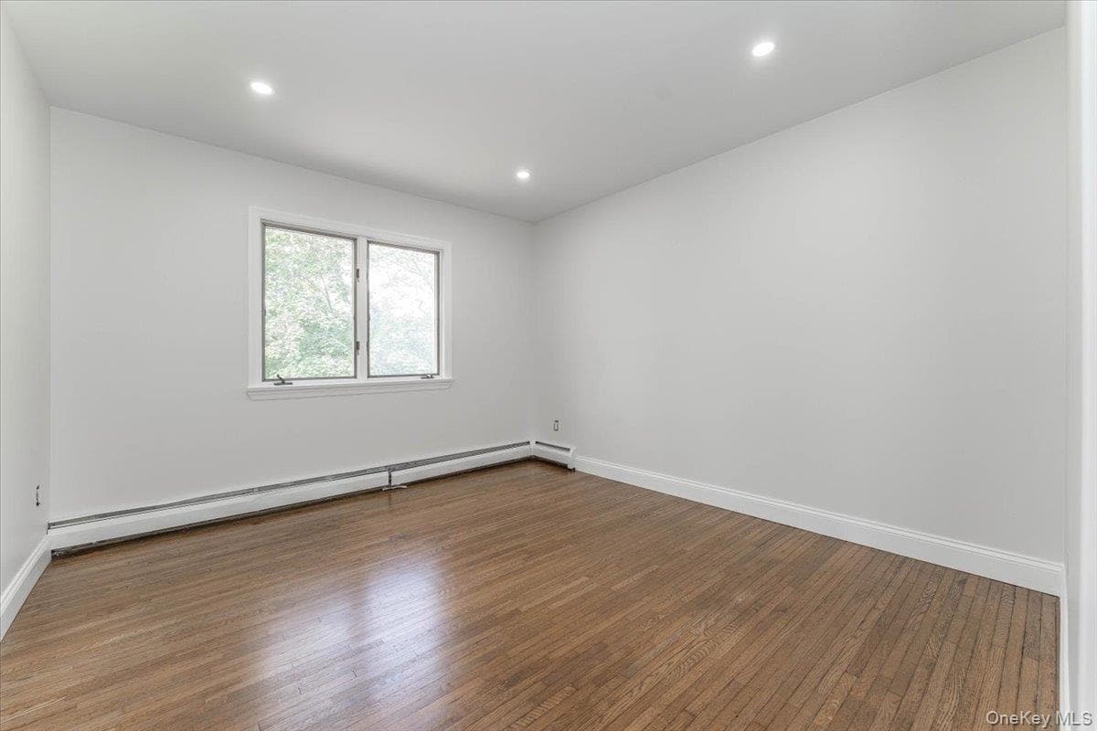 1066 Cedarhurst Street thumbnail 10