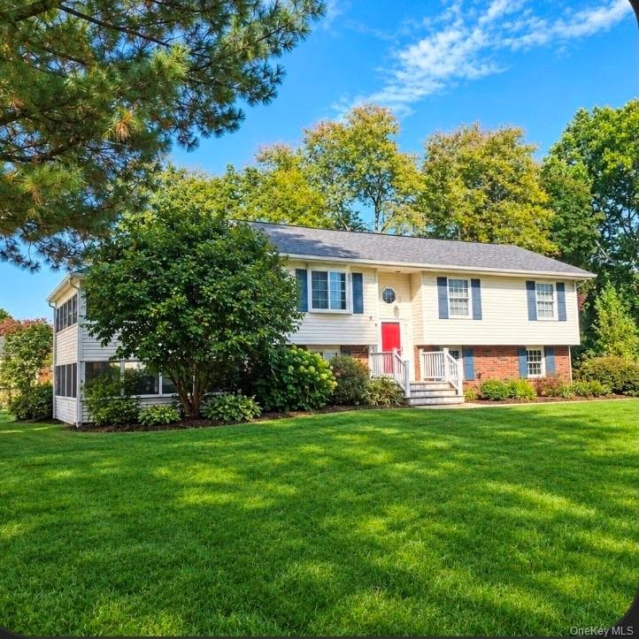 102 Meadow Lane, Poughkeepsie