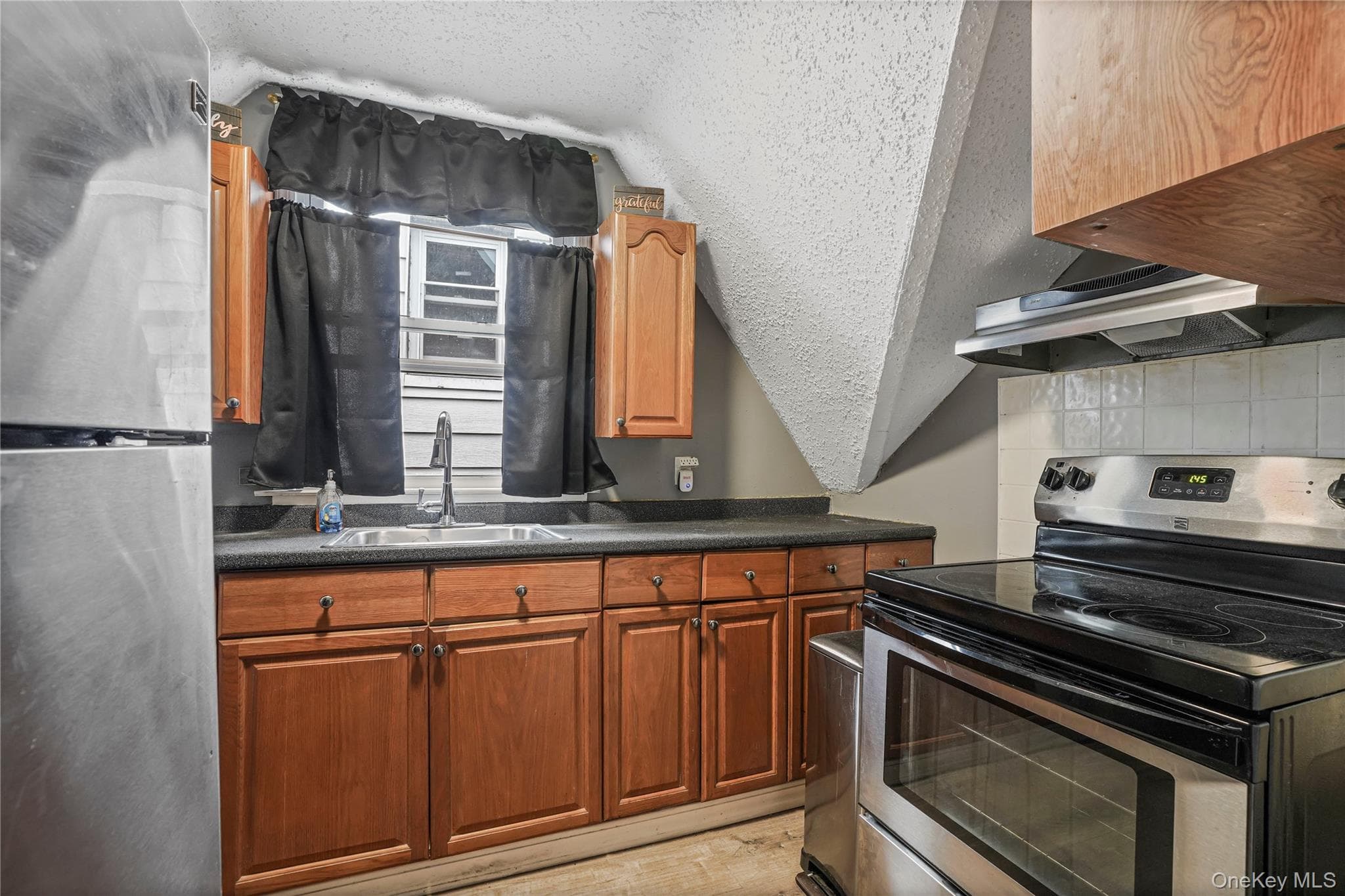 629 E 183rd Street thumbnail 36
