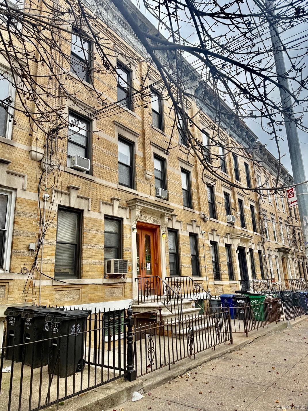 2052 Gates Avenue thumbnail 2