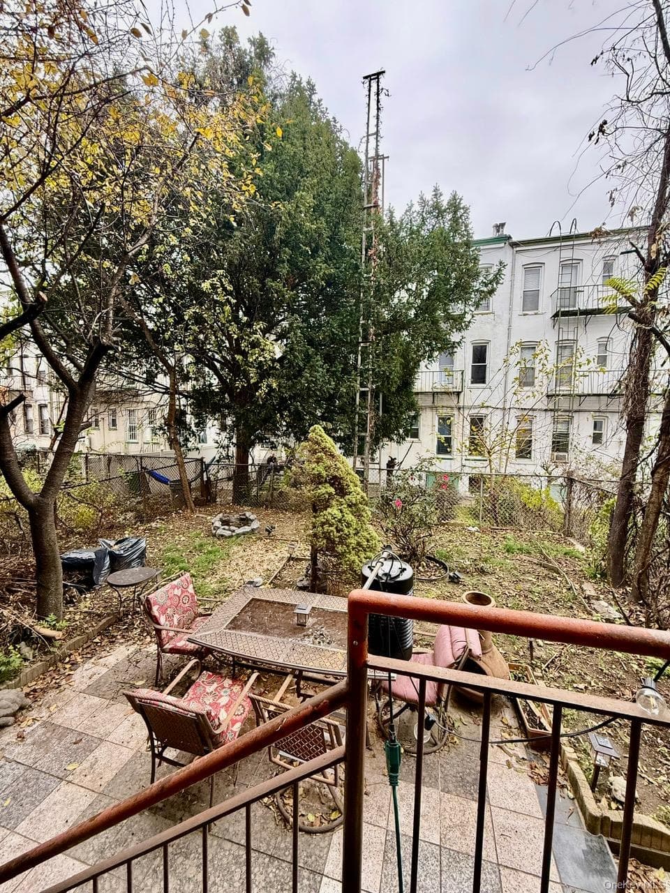 2052 Gates Avenue thumbnail 18