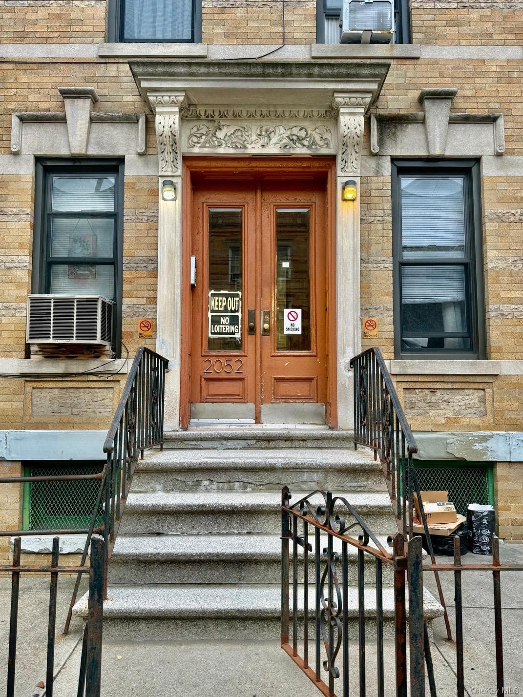 2052 Gates Avenue thumbnail 4