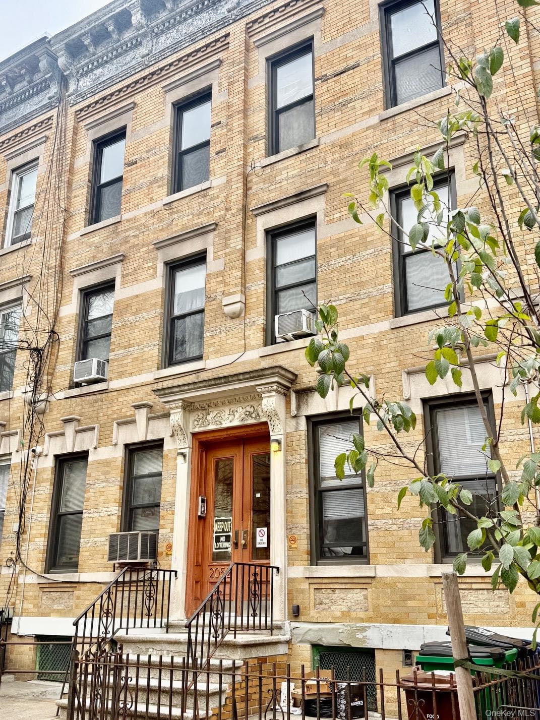 2052 Gates Avenue, Ridgewood