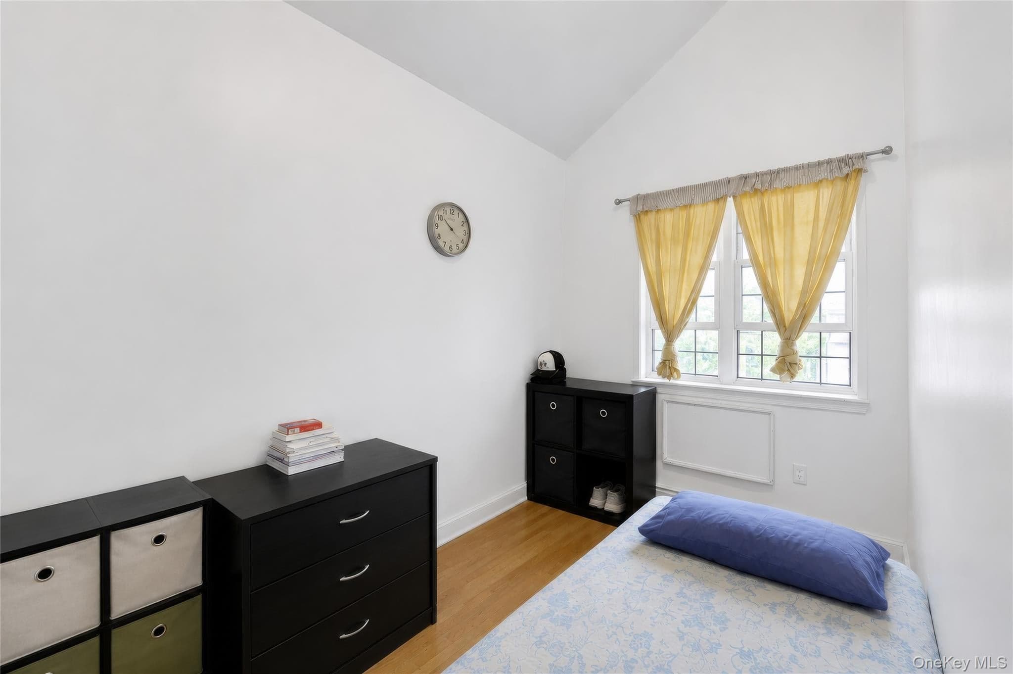 453 E 181 Street thumbnail 22