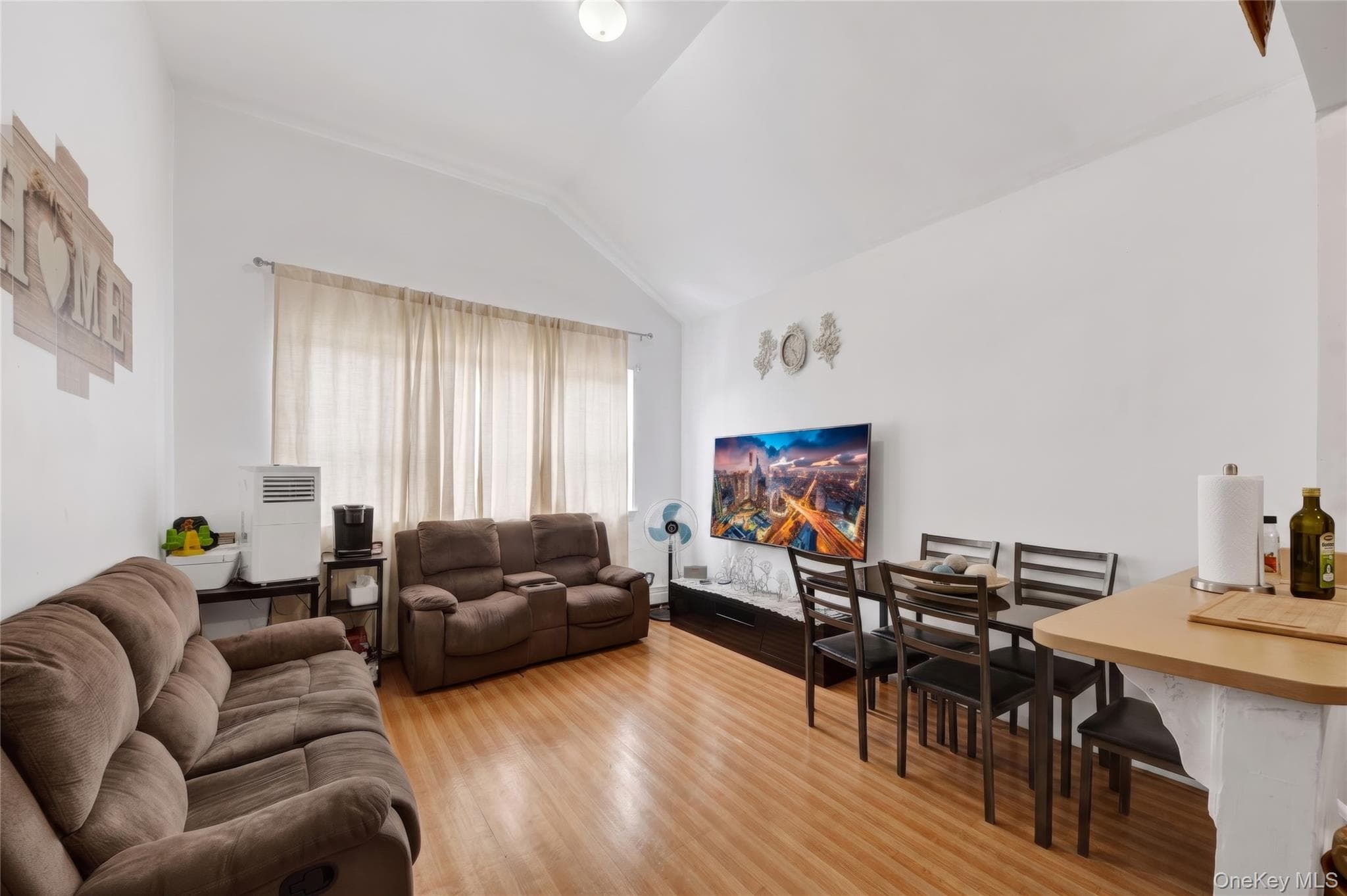 453 E 181 Street thumbnail 12
