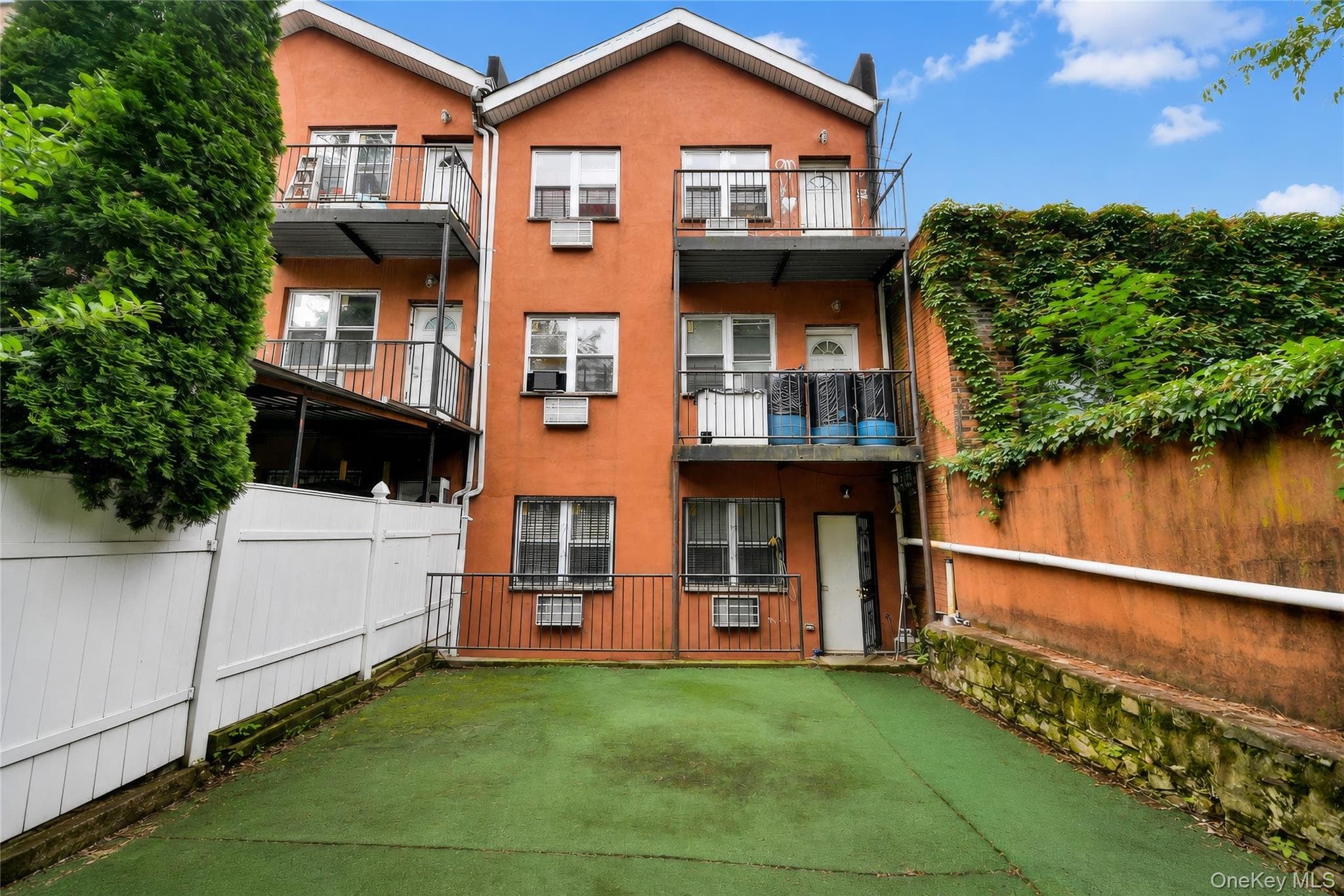 453 E 181 Street thumbnail 3
