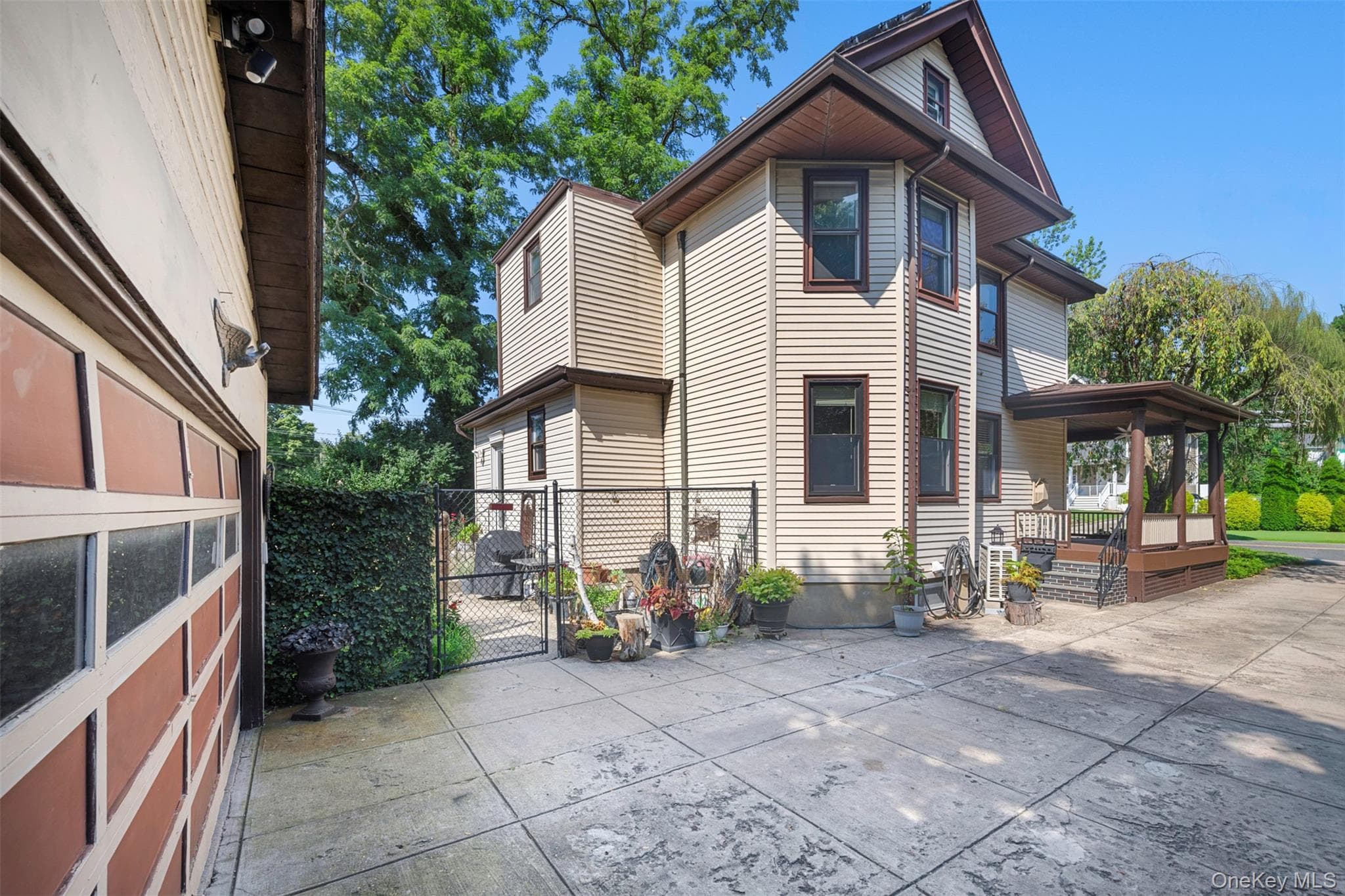 78 Warner Avenue thumbnail 3